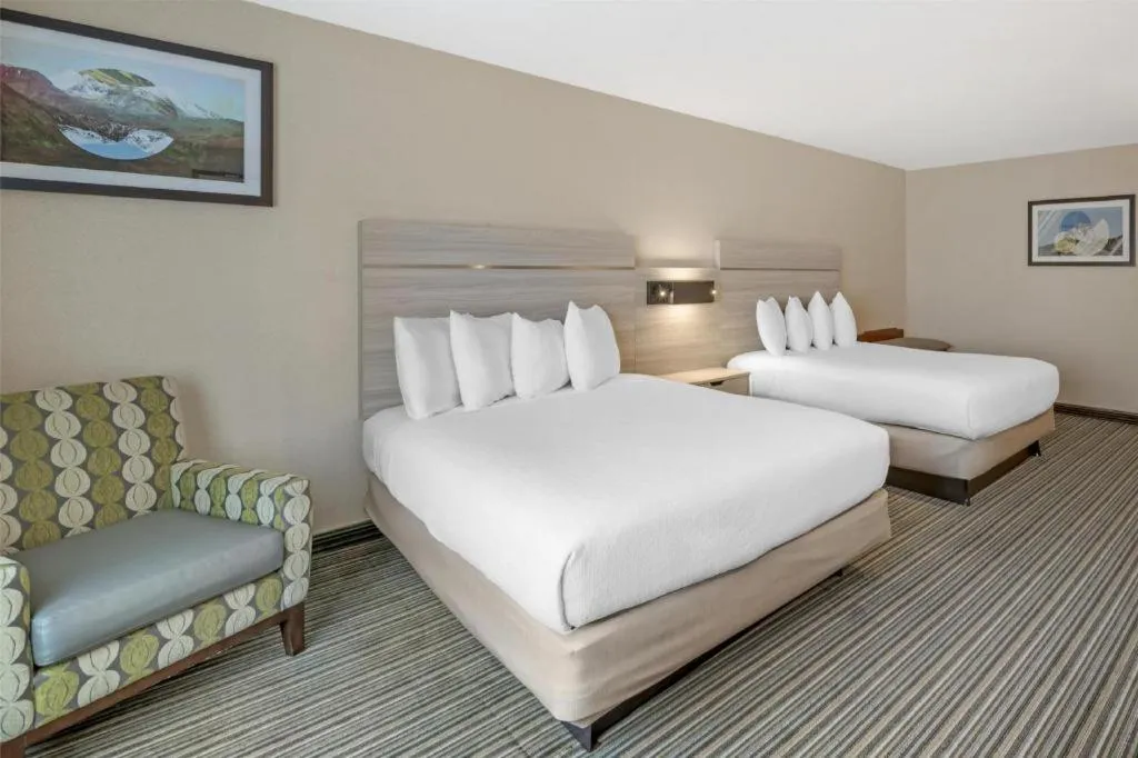 Bed in Best Western Plus Twin View Inn & Suites