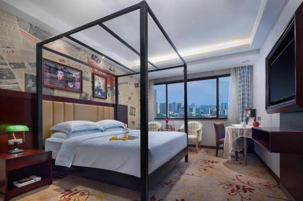 Bed in Changsha Huatian Hotel