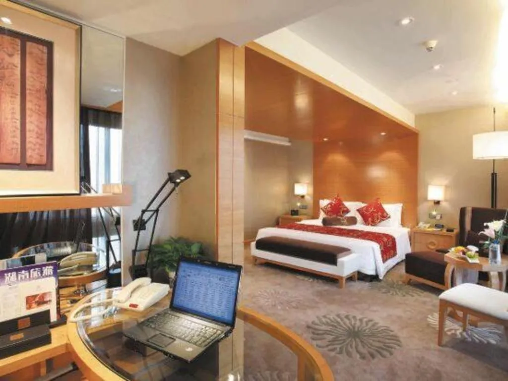 Bed in Changsha Huatian Hotel