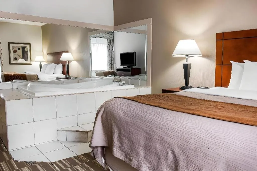 Bed in Comfort Inn & Suites University South