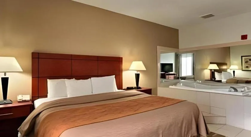 Bed in Comfort Inn & Suites University South