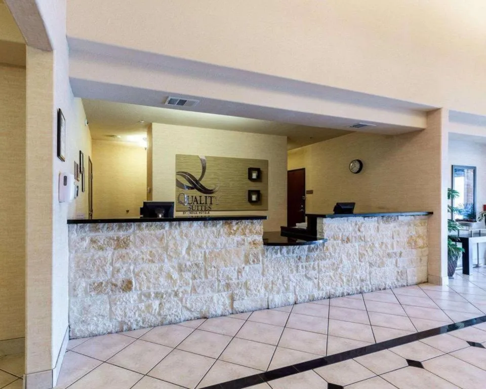 Quality Suites Huntsville Near University