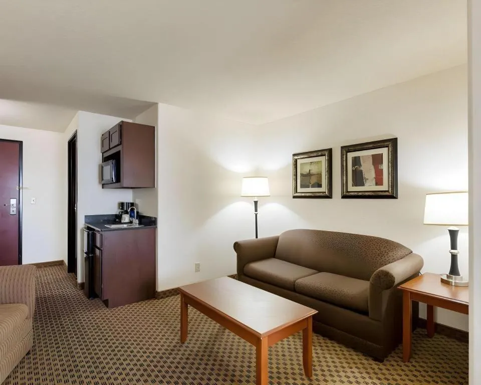Quality Suites Huntsville Near University