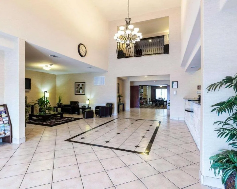 Quality Suites Huntsville Near University