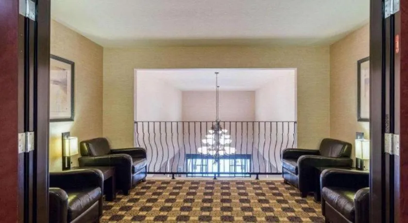 Quality Suites Huntsville Near University