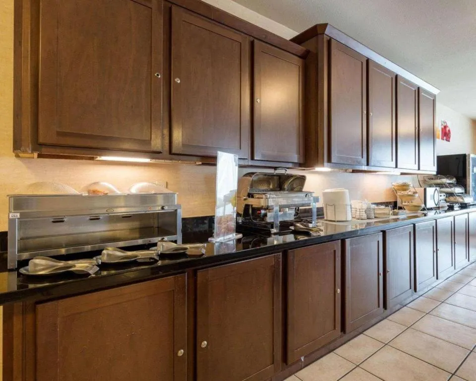 Quality Suites Huntsville Near University