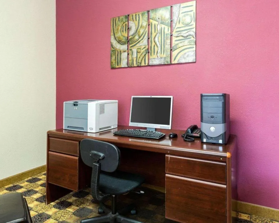 Quality Suites Huntsville Near University