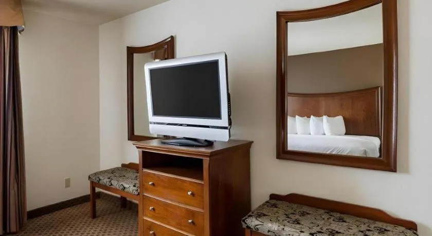 Quality Suites Huntsville Near University