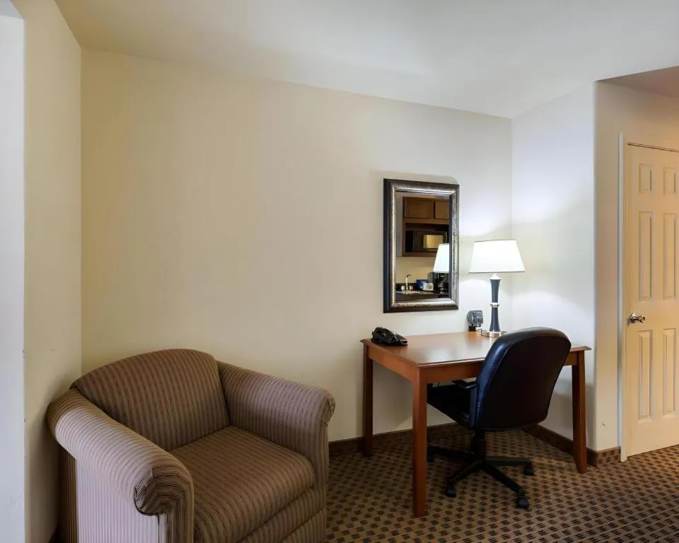 Quality Suites Huntsville Near University