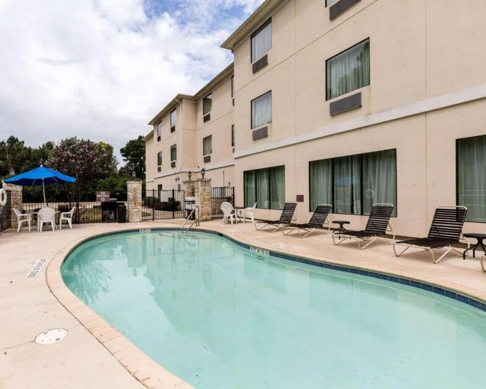 Quality Suites Huntsville Near University