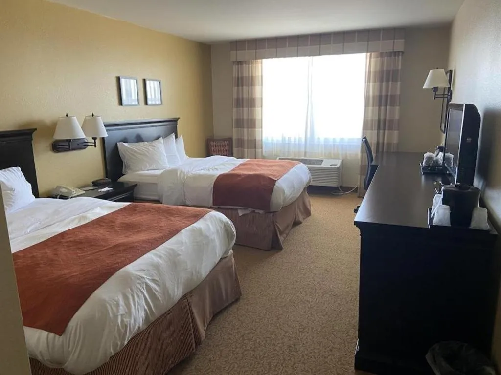 Bed in Country Inn & Suites by Radisson, Dundee, MI
