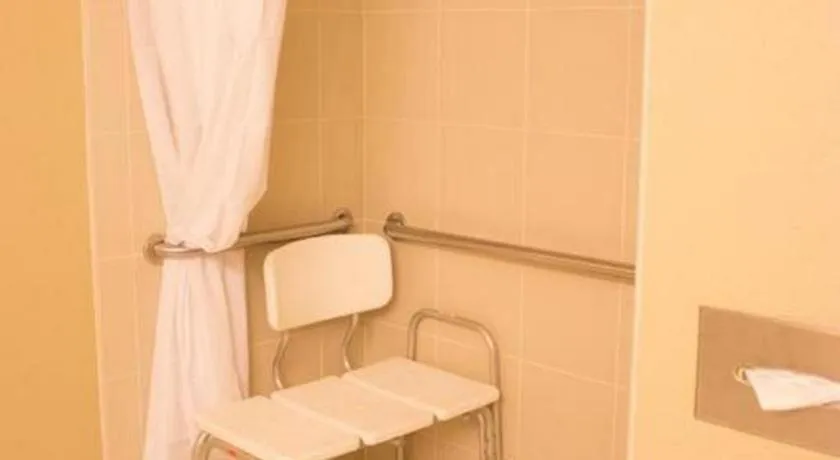 Country Inn & Suites by Radisson, Dundee, MI