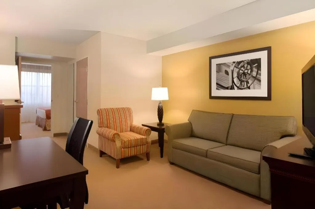 Country Inn & Suites by Radisson, Dundee, MI