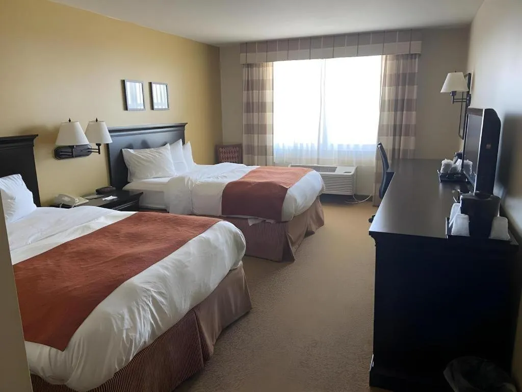 Bed in Country Inn & Suites by Radisson, Dundee, MI