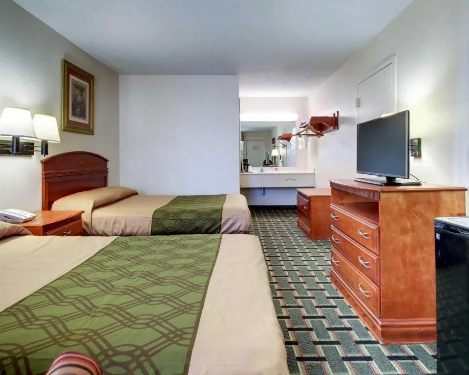 Bed in Econo Lodge Meridian South