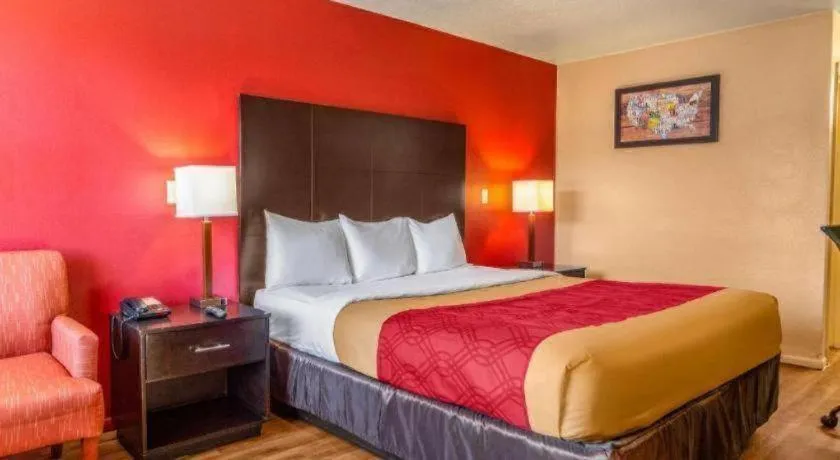 Bed in Econo Lodge Meridian South