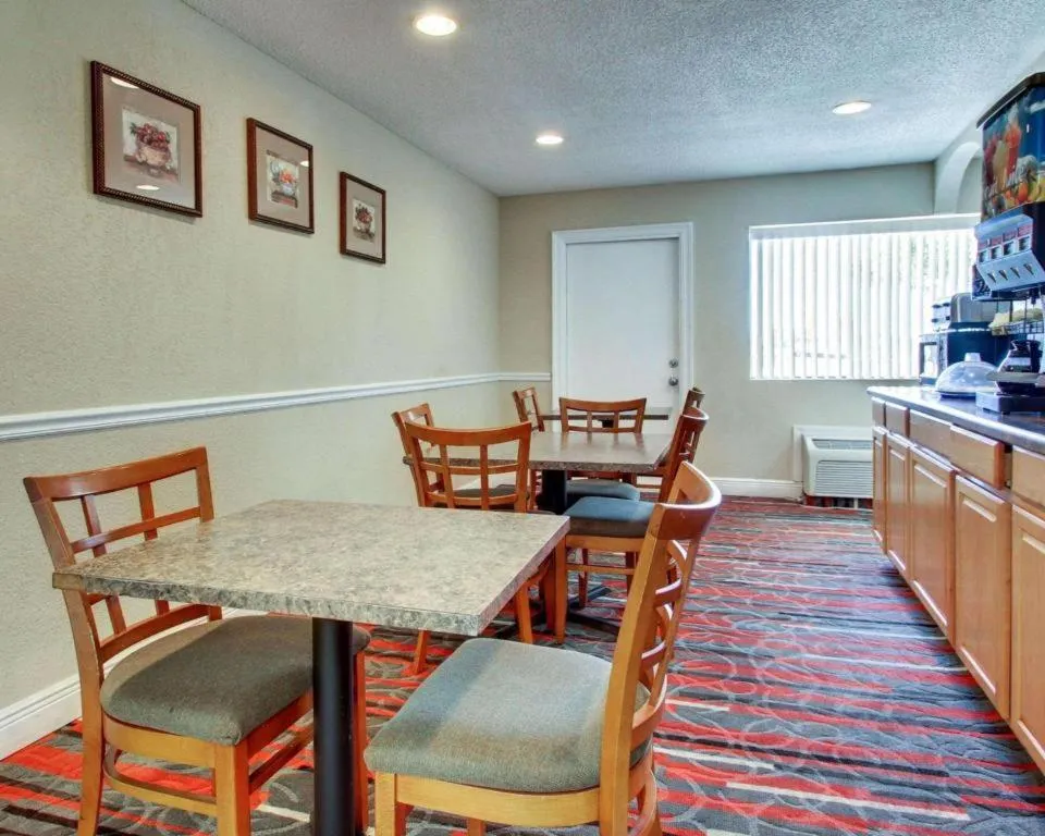 Econo Lodge Meridian South