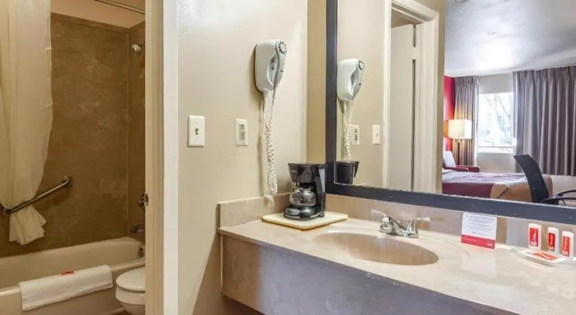 Econo Lodge Meridian South