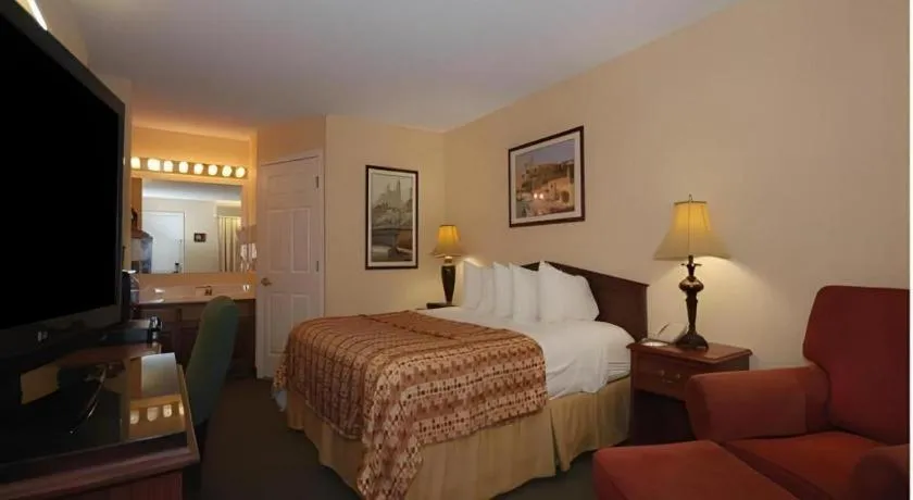 Bed in Rodeway Inn Sylacauga Hwy 280