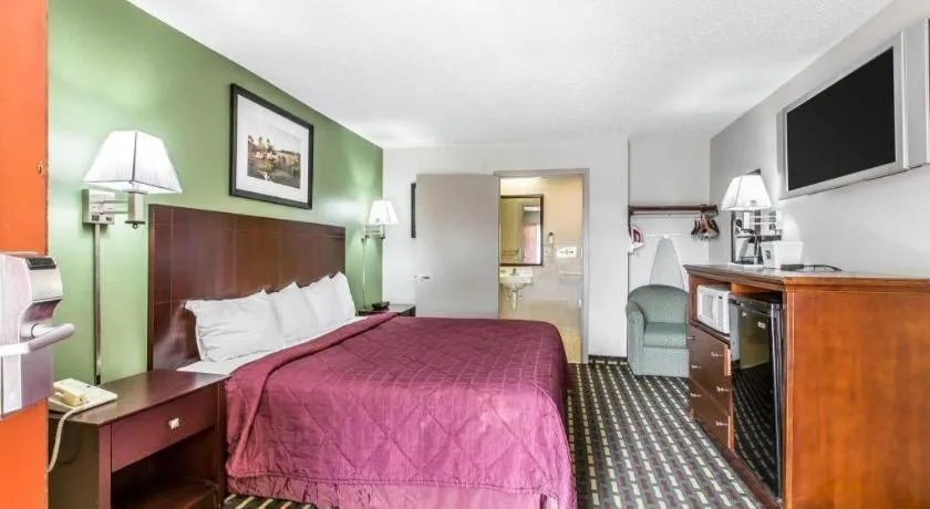 Bed in Quality Inn Homewood Birmingham I-65