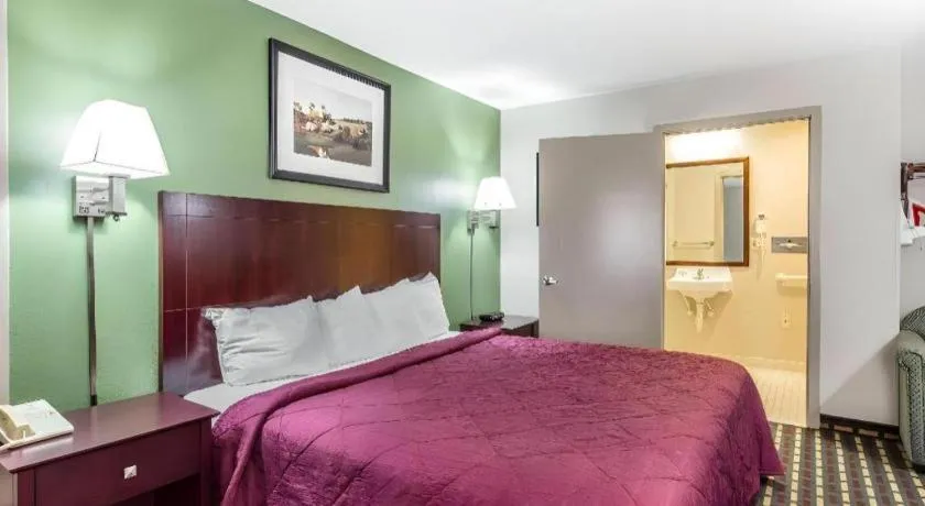 Bed in Quality Inn Homewood Birmingham I-65