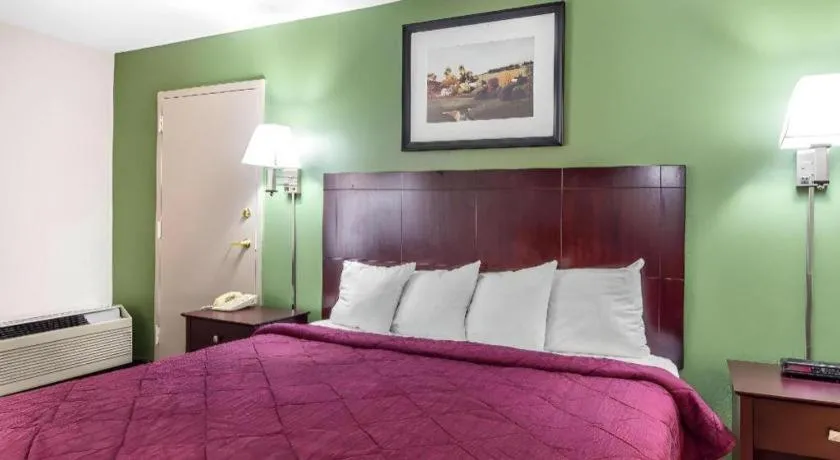 Bed in Quality Inn Homewood Birmingham I-65