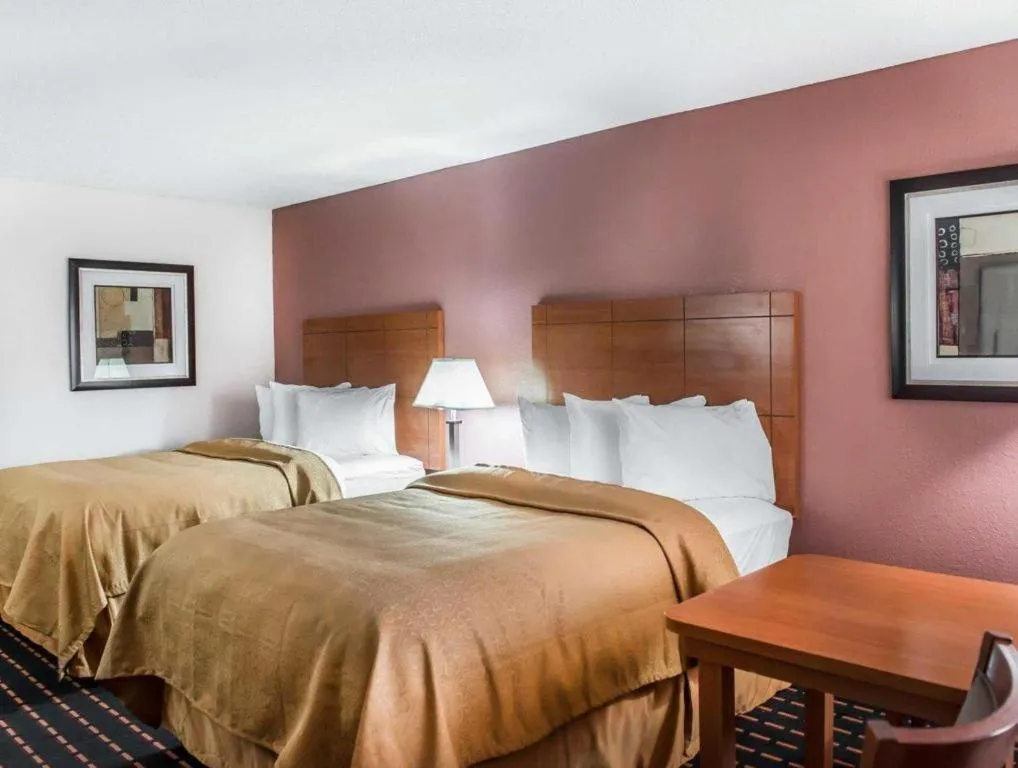 Bed in Quality Inn