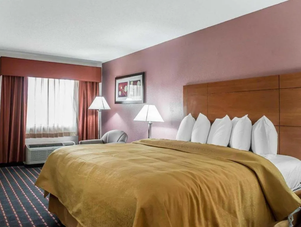 Bed in Quality Inn