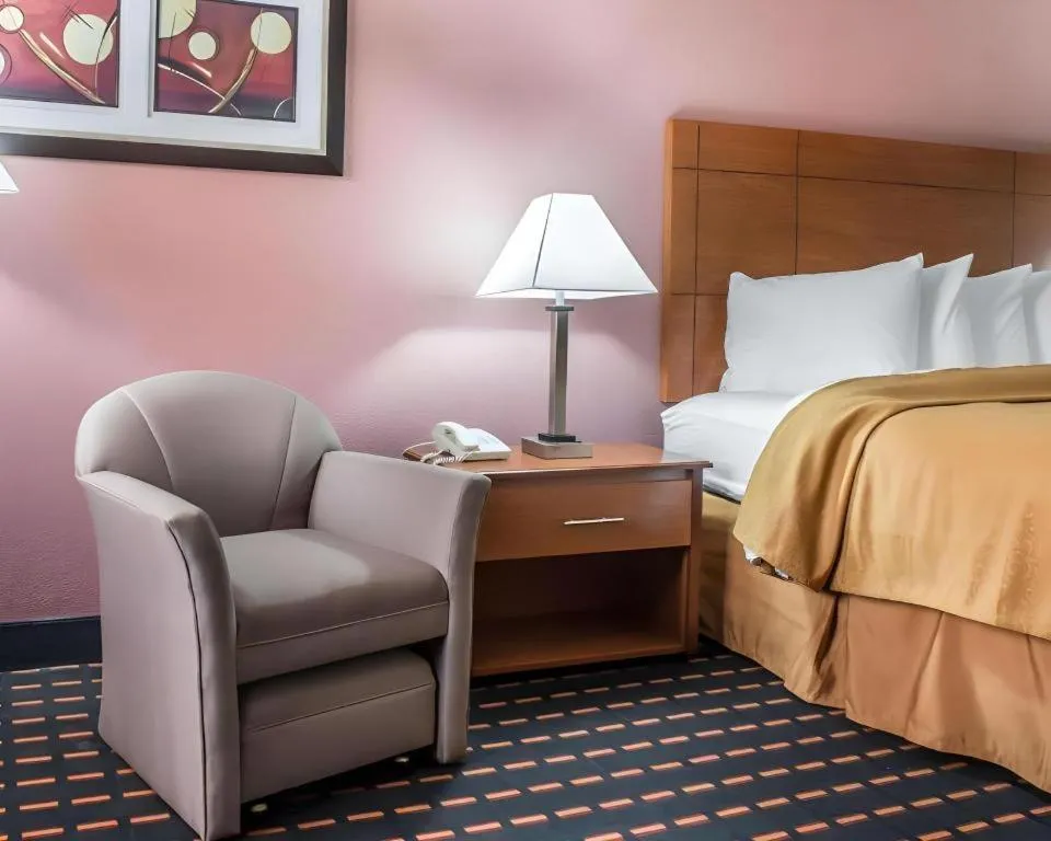 Bed in Quality Inn