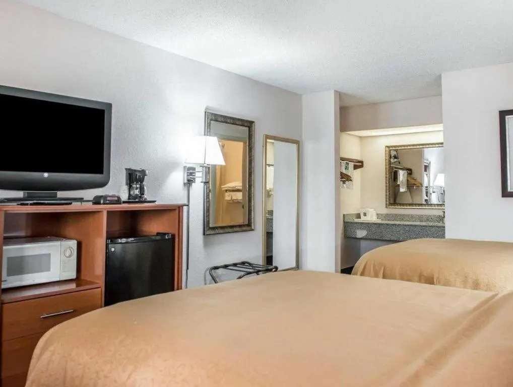 Bed in Quality Inn