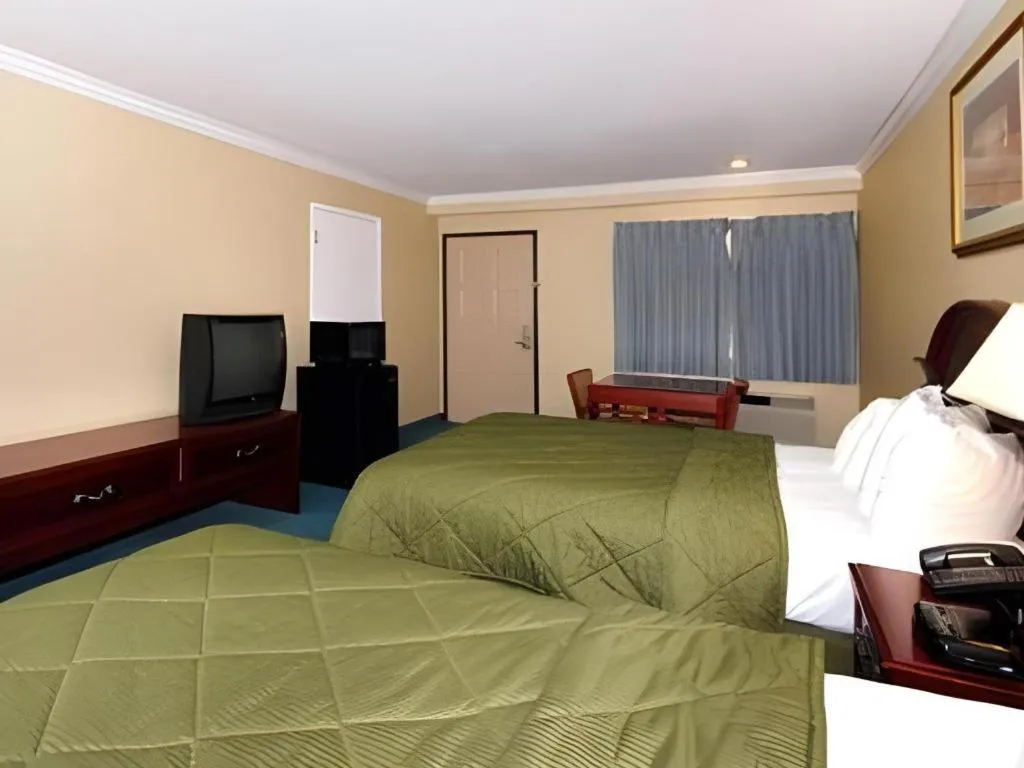 Bed in Quality Inn Near City of Hope