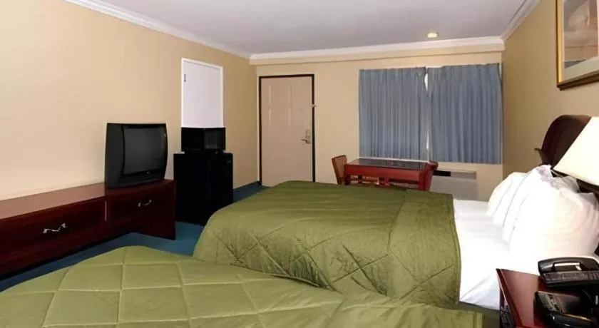 Bed in Quality Inn Near City of Hope