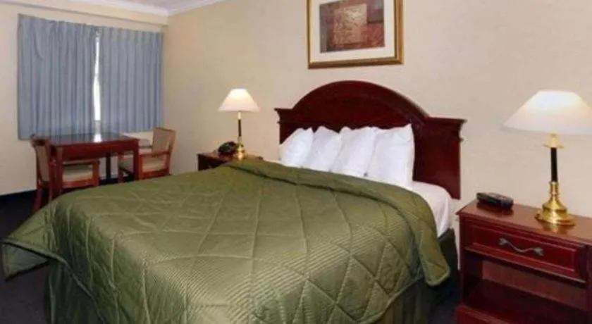Bed in Quality Inn Near City of Hope