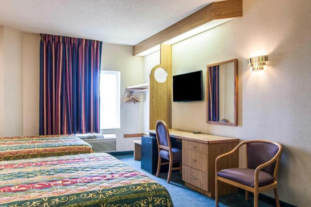 Bed in Rodeway Inn Salem Northgate