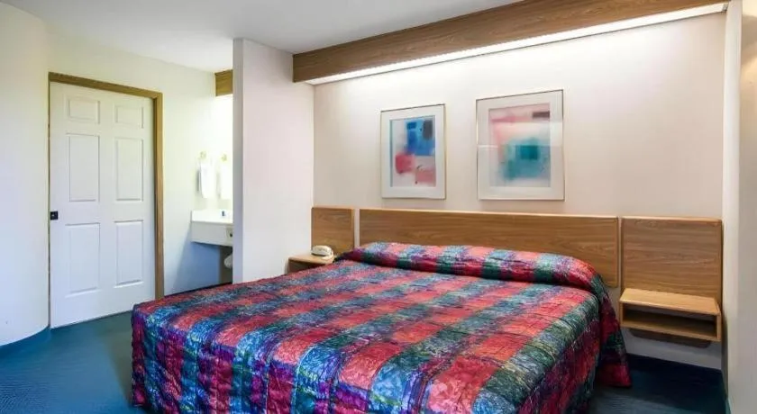 Bed in Rodeway Inn Salem Northgate