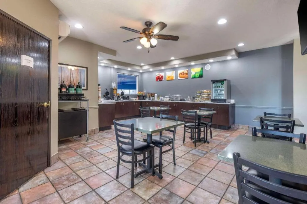 Quality Inn & Suites Lincoln North