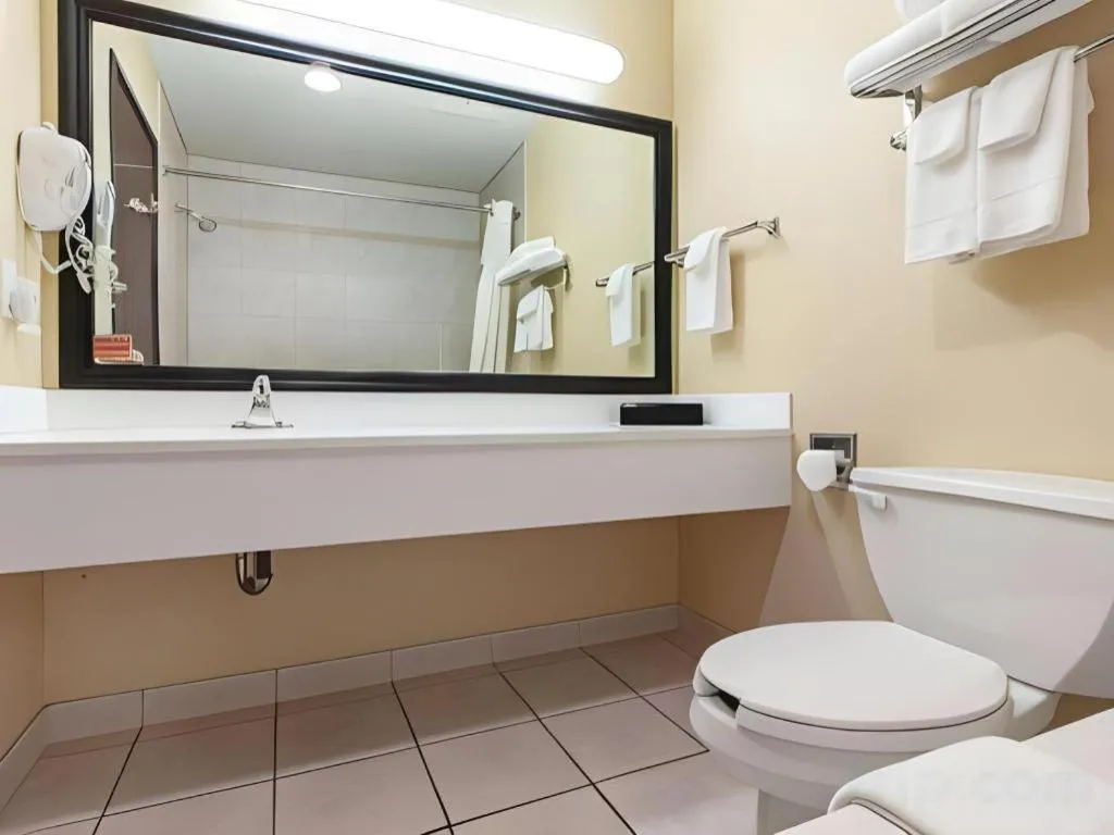 Quality Inn & Suites Lincoln North