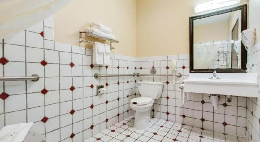 Quality Inn & Suites Lincoln North