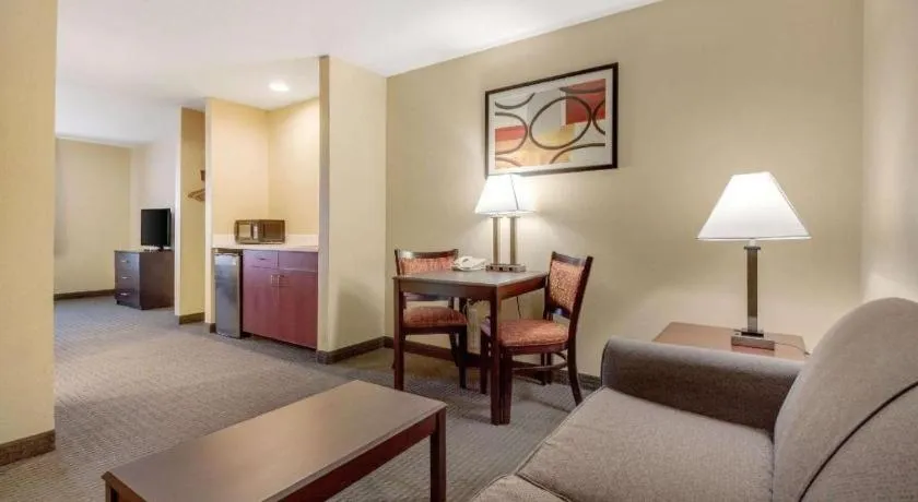 Quality Inn & Suites Lincoln North