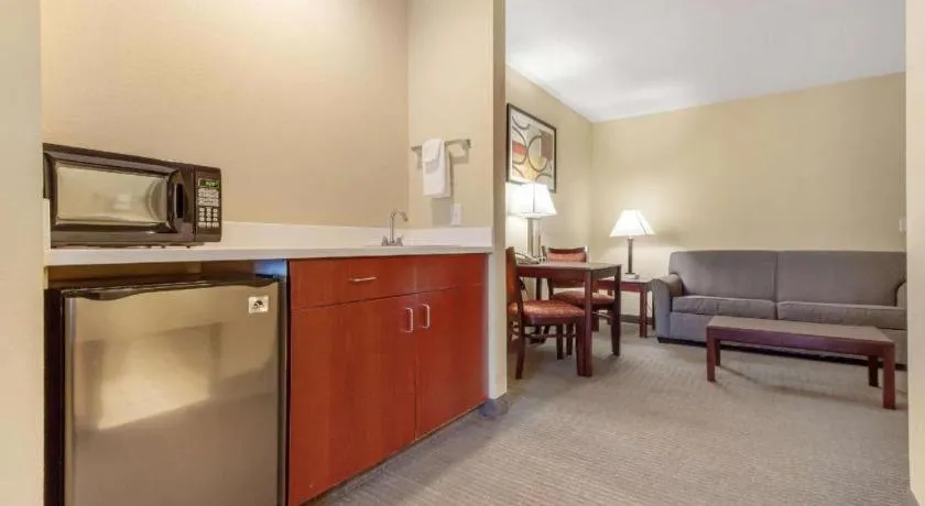 Quality Inn & Suites Lincoln North