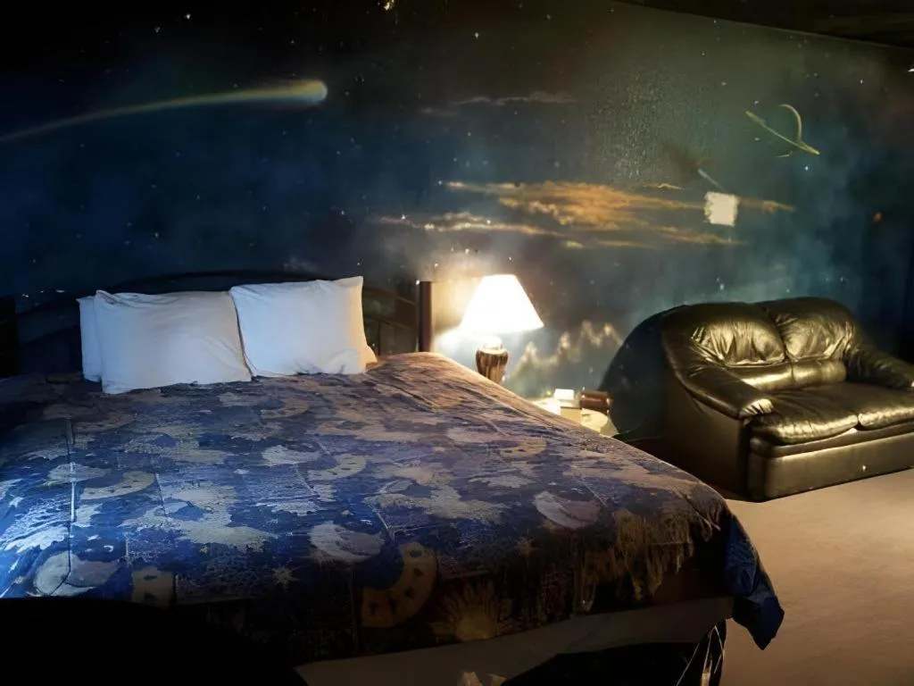 Bed in Quality Inn & Suites Lincoln North