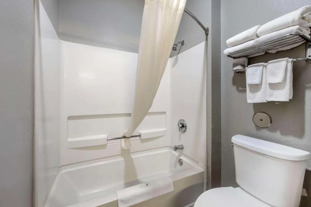 Quality Inn & Suites Lincoln North