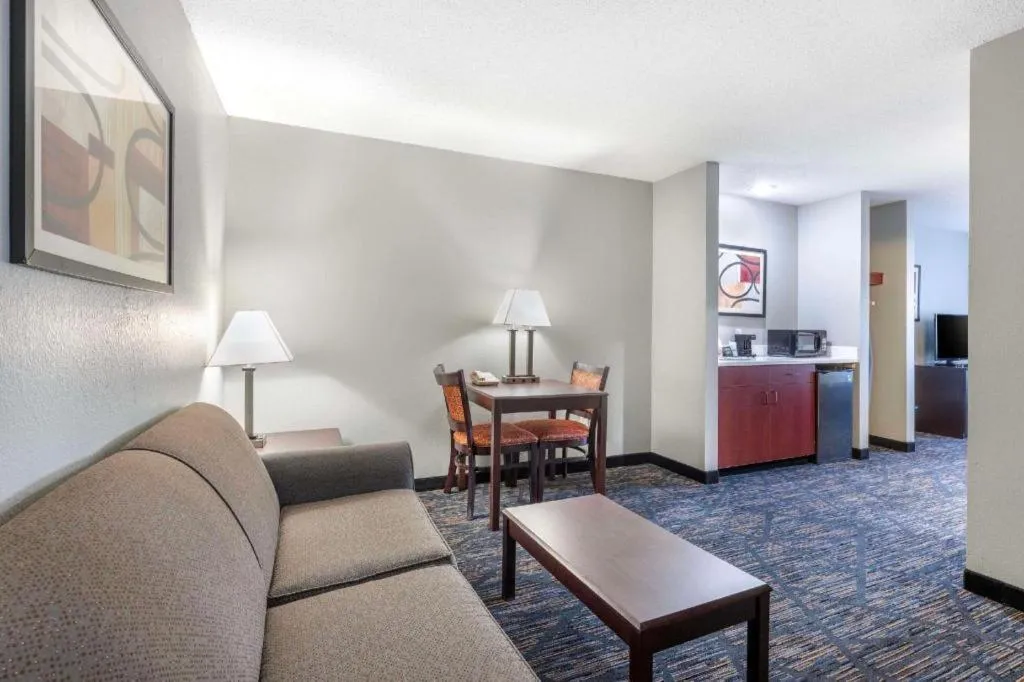 Quality Inn & Suites Lincoln North