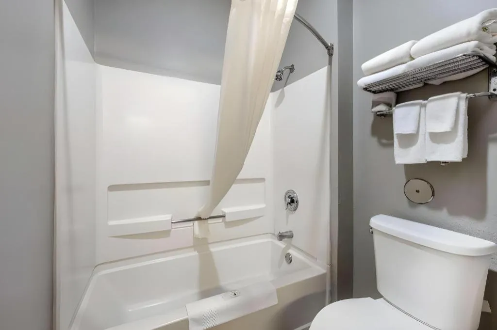 Quality Inn & Suites Lincoln North