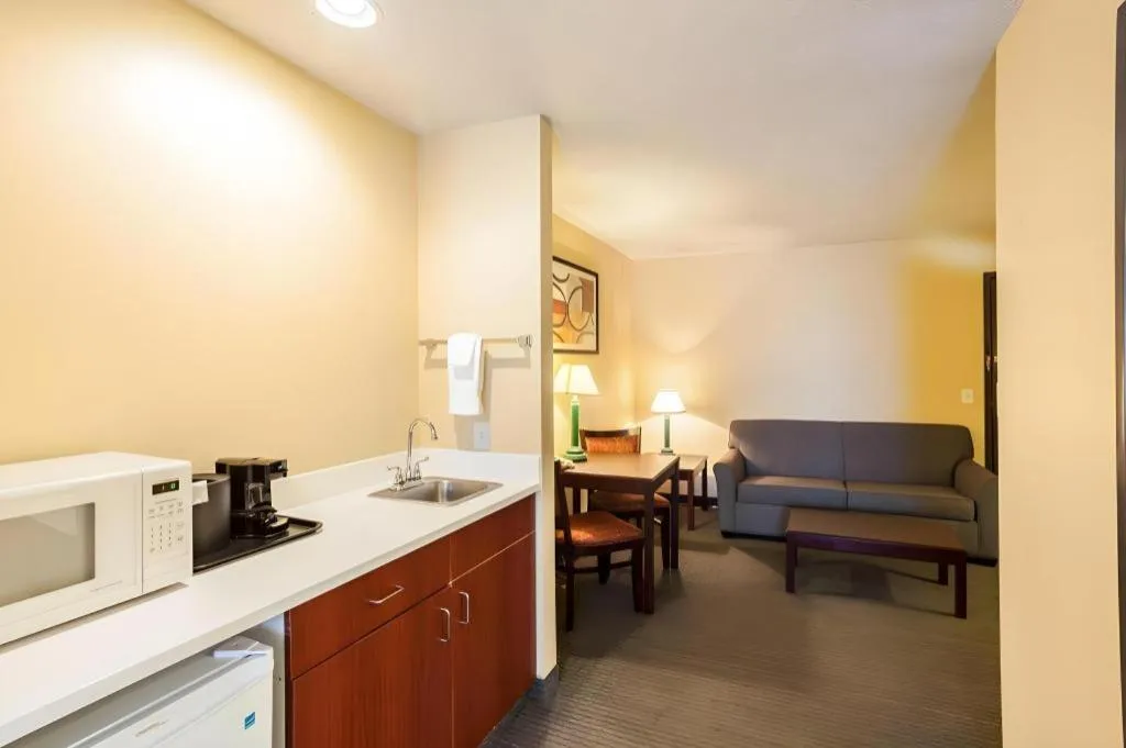 Quality Inn & Suites Lincoln North