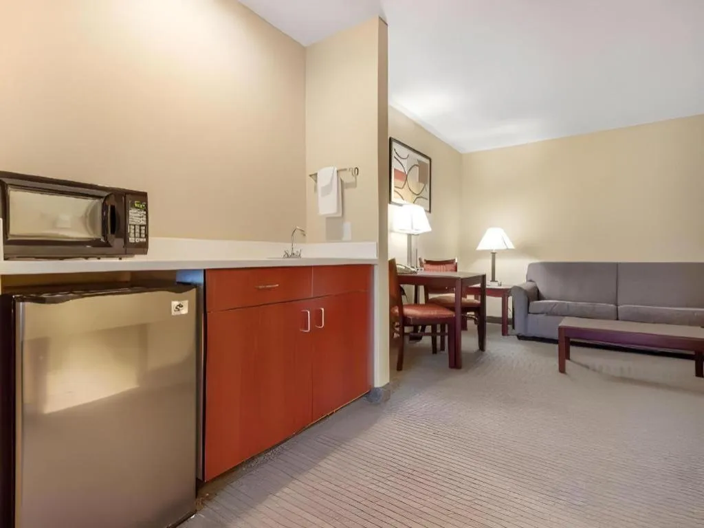 Quality Inn & Suites Lincoln North