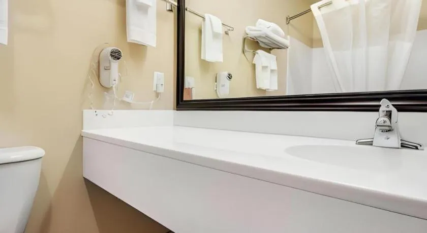 Quality Inn & Suites Lincoln North