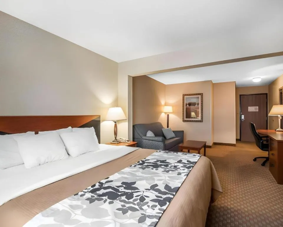 Bed in Rodeway Inn & Suites Salina South