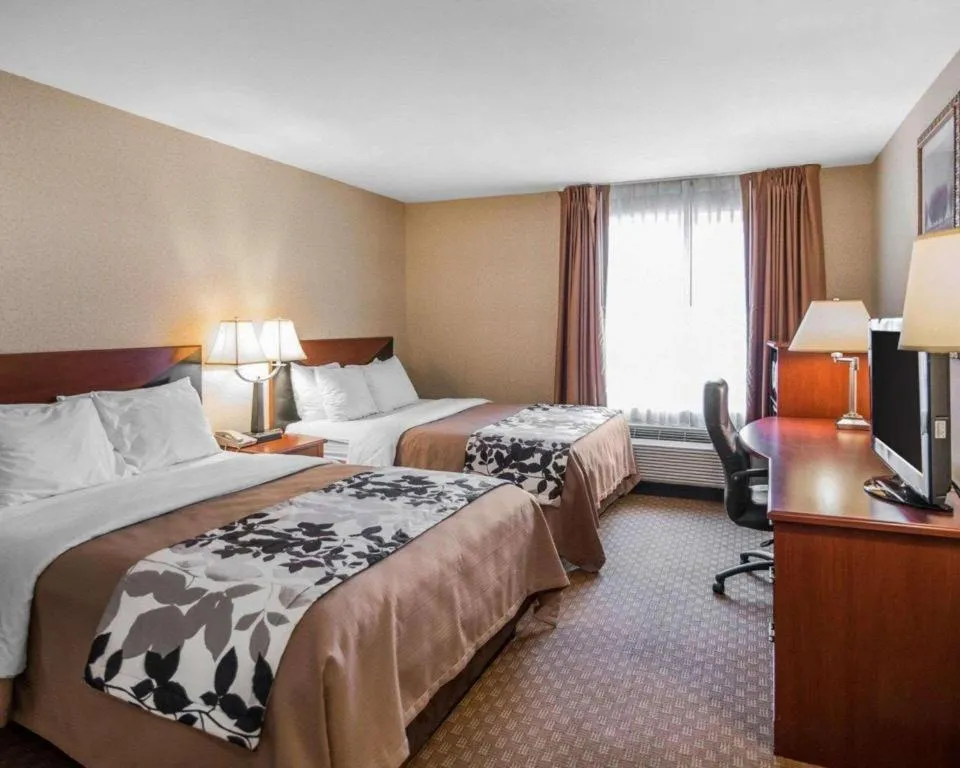 Bed in Rodeway Inn & Suites Salina South