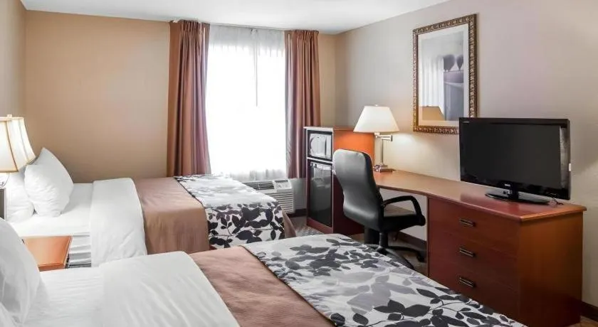 Bed in Rodeway Inn & Suites Salina South